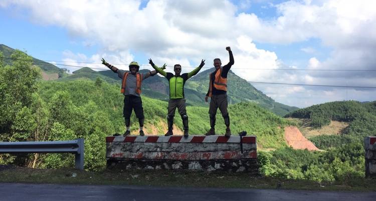 Top Gear Vietnam Motorbike Tour de Hanoi à Saigon sur la piste Chi Minh - DNQ Travel 9