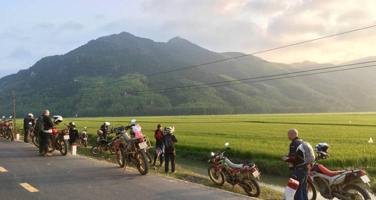 Circuit en moto au Vietnam de Hanoi à Hoi An, Da Nang sur la piste Ho Chi Minh et le long de la côte - DNQ Travel 3