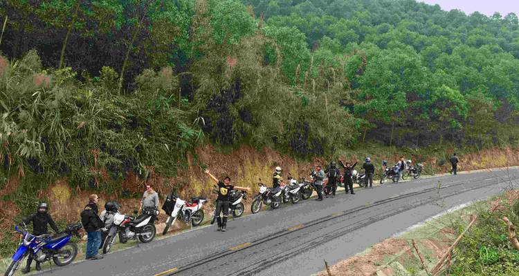 Circuit en moto au Vietnam de Hanoi à Hoi An, Da Nang sur la piste Ho Chi Minh et le long de la côte - DNQ Travel 1