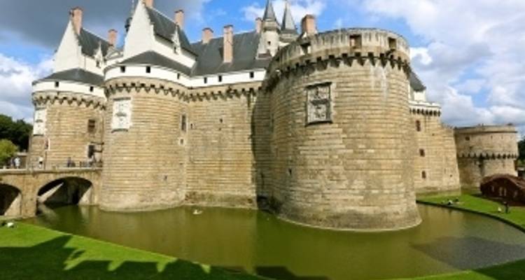 From the Châteaux of Chambord and Chenonceau to the Loire Valley (7 destinations) - CroisiEurope River Cruises 3