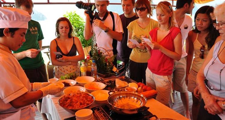 Visite de la baie d'Halong à Hanoï avec croisière de luxe Flamingo - 4 jours - DNQ Travel 10