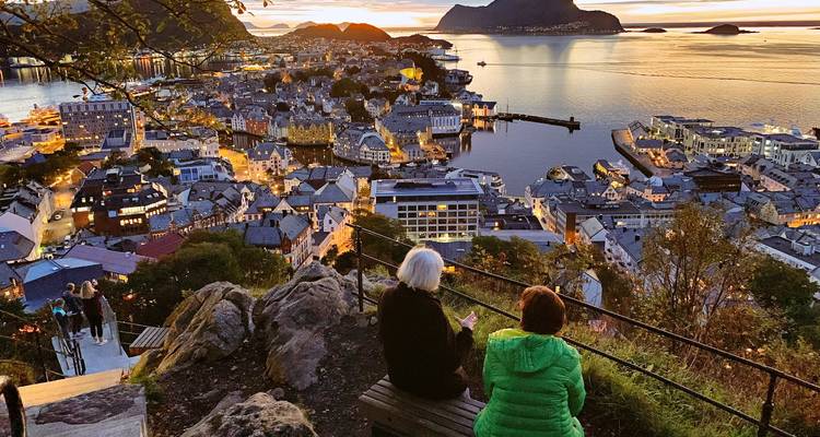Visit Fjords in Golden Autumn - Uniktur 3