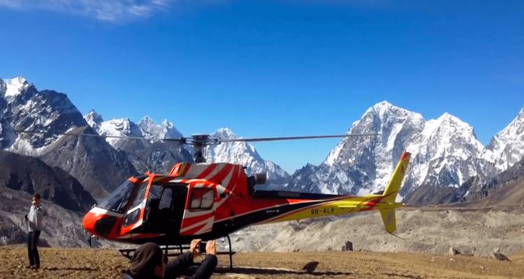 Excursionismo al Campamento Base del Everest en helicóptero - Exciting Nepal Treks and Expedition  4