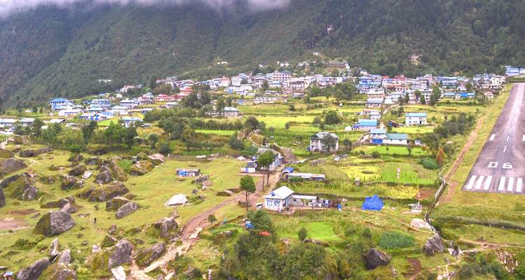 Excursionismo al Campamento Base del Everest en helicóptero - Exciting Nepal Treks and Expedition  1