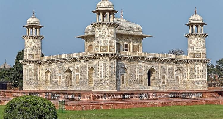 Private Taj Mahal Agra Overnight Tour from Delhi - Taj Destination Tours  8