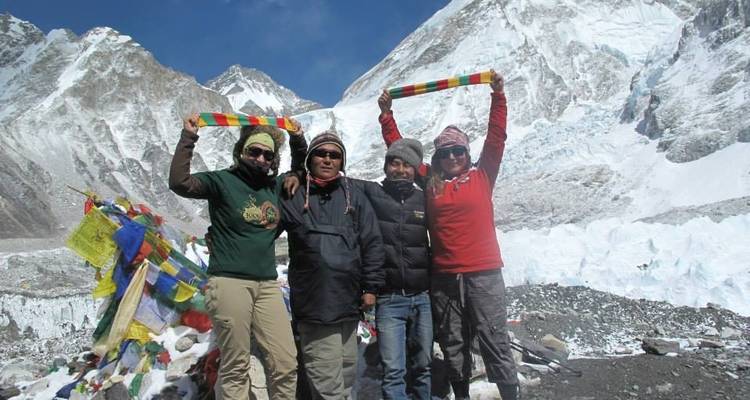 Trekking al campamento base del Everest - Shakti Travels and Tours 3