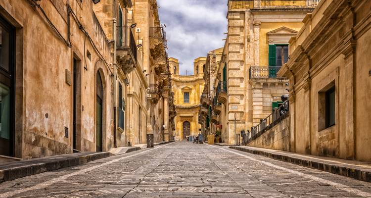 Sicilian Landscapes: Catania-Catania (8 days/7 nights) - Destination Italia 2