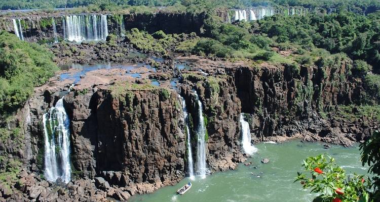 De magnifieke watervallen van Iguazu aan de Argentijnse kant.