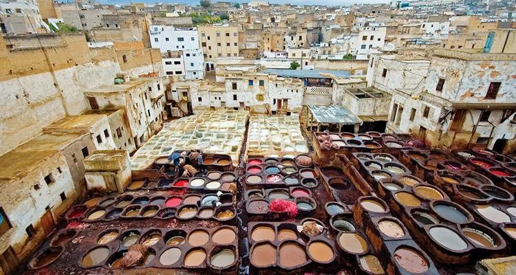 Una vista de las fosas tradicionales de curtido de cuero.
