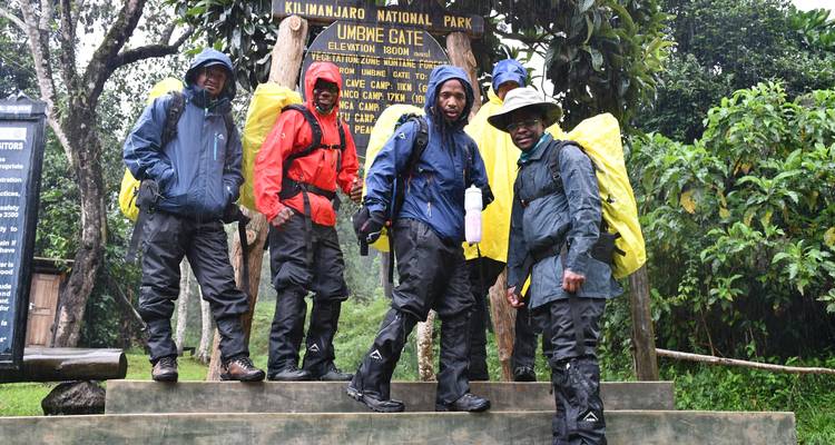 KiLimanjaro Escalada ruta Londorosi 11 días *Todo el alojamiento y Traslado al aeropuerto Incluido*. - Zara Tours (Zara Tanzania Adventures) 2