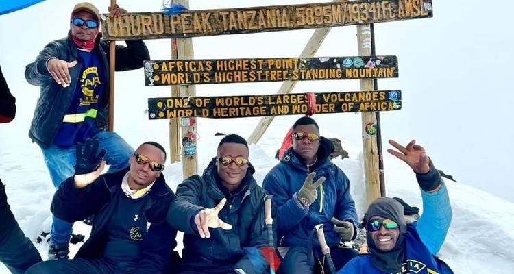 KiLimanjaro Escalada ruta Londorosi 11 días *Todo el alojamiento y Traslado al aeropuerto Incluido*. - Zara Tours (Zara Tanzania Adventures) 9