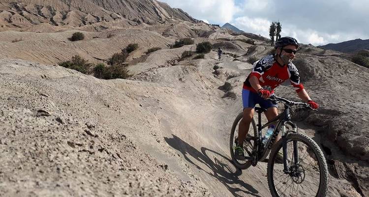Volcans actifs et plages isolées - Infinity Mountain Biking 6