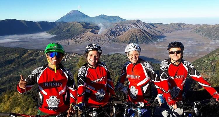 Volcans actifs et plages isolées - Infinity Mountain Biking 8