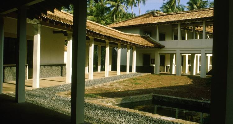 Traditionele architectuur met open binnenplaatsen.