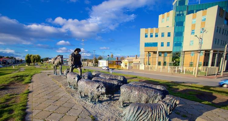 Bronzestatue eines Hirten und Schafen.