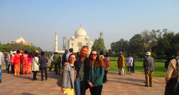 Group of tourists with the Taj Mahal in the background.