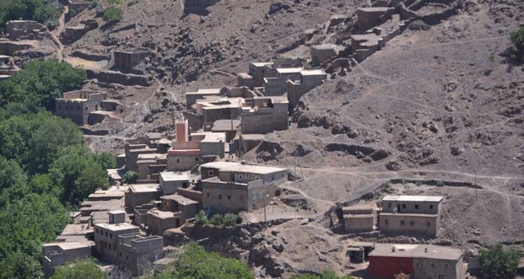 Overview of a mountainous village with stone houses.