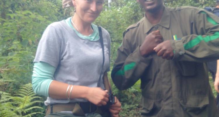 Senderismo de 6 días con gorilas y chimpancés en Ruanda - Golden Rwanda Safaris Ltd 1