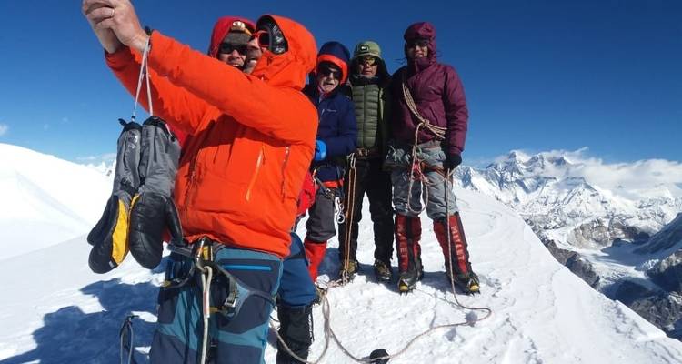 Escalada al pico Mera - White Hill Adventure Treks and Expedition Pvt Ltd 9