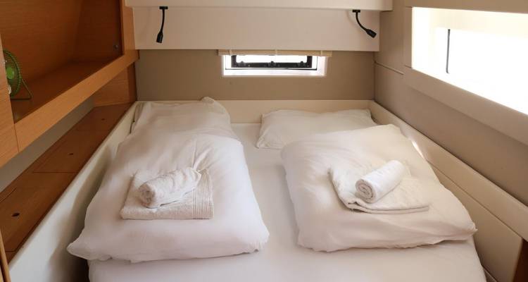 Escapada en velero de aventura a Dubrovnik con el catamarán Huck Finn - Huck Finn Adventure Travel Dubrovnik Ltd 4