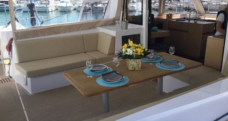 Escapada en velero de aventura a Dubrovnik con el catamarán Huck Finn - Huck Finn Adventure Travel Dubrovnik Ltd 3