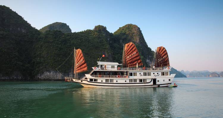 Excursión de 2 días a la relajante bahía de Ha Long con crucero de 4 estrellas y kayak, pesca, fiesta al atardecer,.. - Crossing Vietnam Tour 8