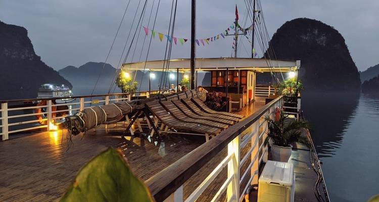 Excursión de 2 días a la relajante bahía de Ha Long con crucero de 4 estrellas y kayak, pesca, fiesta al atardecer,.. - Crossing Vietnam Tour 10