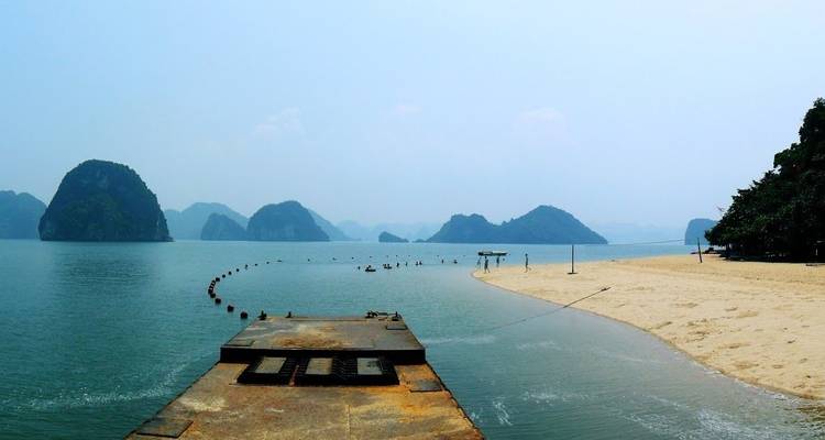 Excursion d'une journée dans la baie d'Ha Long avec grotte surprenante, île de Titop, kayak et soirée au coucher du soleil - Crossing Vietnam Tour 9