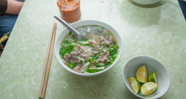 Combo: circuito de Hanoi en scooter - comida callejera a pie en Hanoi - Crossing Vietnam Tour 8