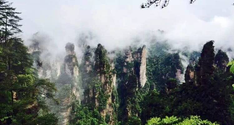 Circuit de 4 jours à Zhangjiajie et à la vieille ville de Fenghuang depuis Guangzhou en train Bullet et en avion - Silk Road Trips 2