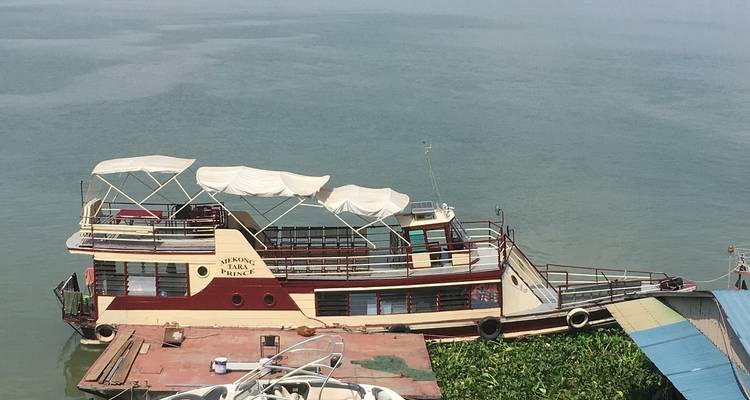 Explore Phnompenh then cruise up the beautiful Tonle River to Siemreap 6 Days - Bravo Indochina Tours 2