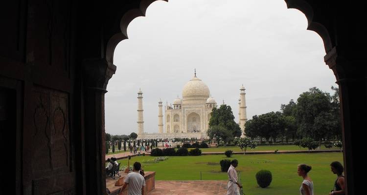 From Mumbai: Overnight Taj Mahal Tour with Round-Trip Flights - Golden Triangle Tours Of India 10