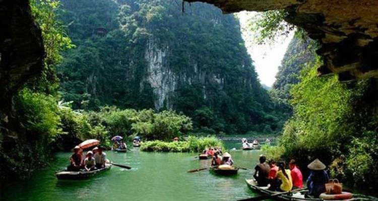 Luxury Trang An - Bai Dinh Pagoda - Mua Cave Full-day Trip by Limousine - Crossing Vietnam Tour 3