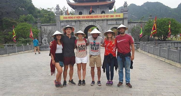 Explora Hoa Lu - Tam Coc - cueva de Mua viaje de día completo con traslado de lujo - Crossing Vietnam Tour 6