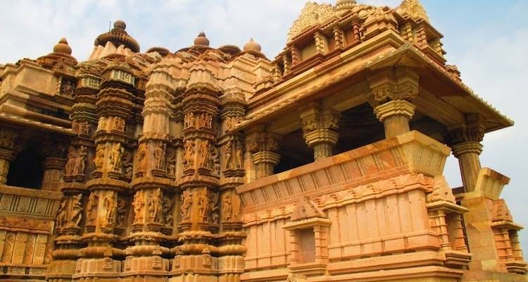 Essence de l'Inde avec Varanasi et safari du tigre, vols intérieurs et voyage en train inclus - Payless tours india 2