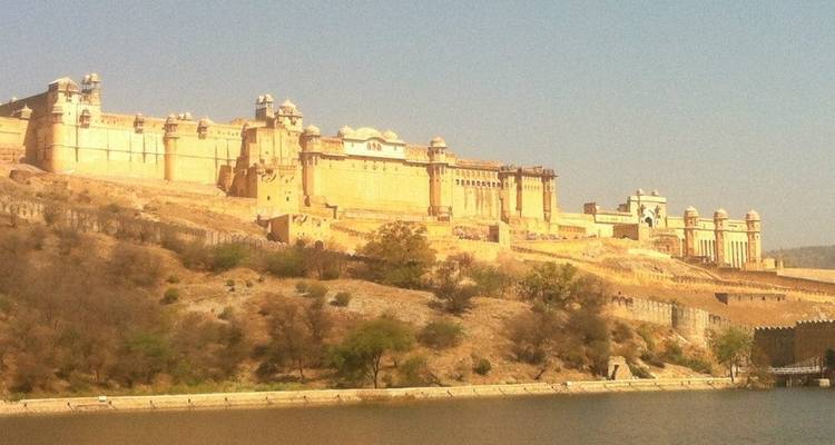 Essence de l'Inde avec Varanasi et safari du tigre, vols intérieurs et voyage en train inclus - Payless tours india 3