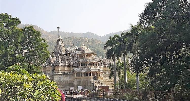 Essence de l'Inde avec Varanasi et safari du tigre, vols intérieurs et voyage en train inclus - Payless tours india 10