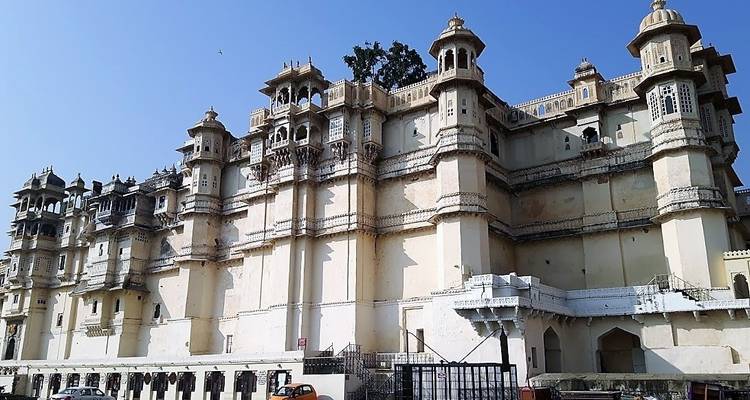 Essence de l'Inde avec Varanasi et safari du tigre, vols intérieurs et voyage en train inclus - Payless tours india 7