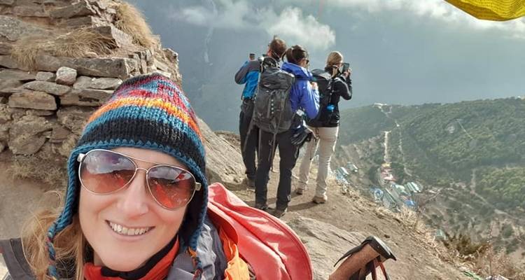Excursión al campamento base del Everest - Hiking Adventure Treks Pvt Ltd  2