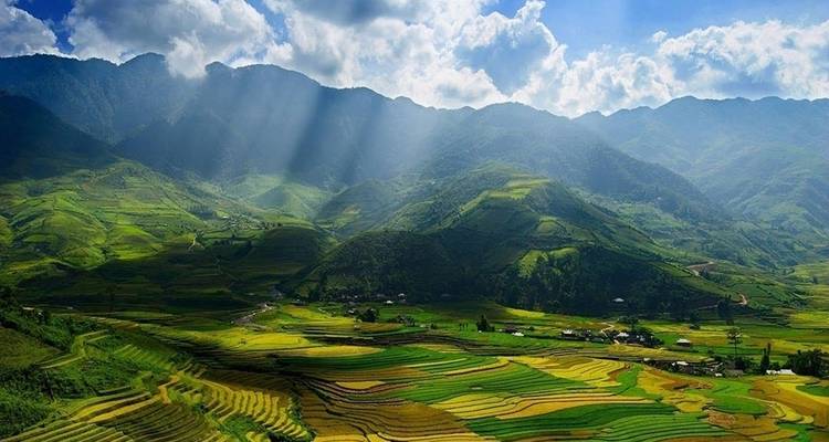 Sapa 3 jours 2 nuits de circuit Trek depuis Hanoi - 1 nuit au village de Ta Van, 1 nuit à l'hôtel - Vietnam Travel Top 2