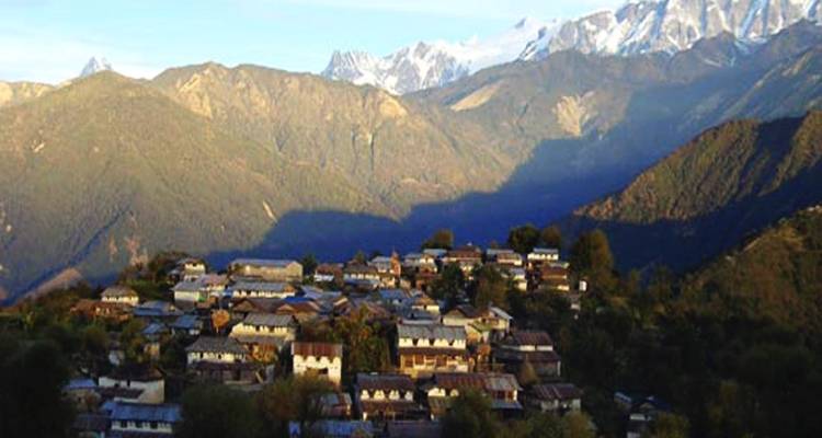 Excursionismo en campamento australiano Dhampus - Himalayan Adventure Treks & Tours 1