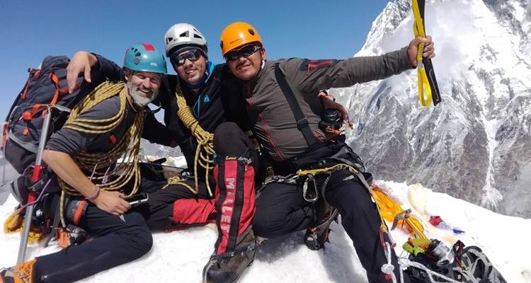 Ascension du pic Kyajo Ri - Nepal Guide Treks & Expedition P.ltd 1