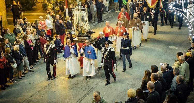 Cultura, fiestas Patronales y experiencia de Vendimia en los Abruzos - Italia Sweet Italia 2