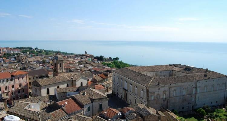 Cultura, fiestas Patronales y experiencia de Vendimia en los Abruzos - Italia Sweet Italia 10