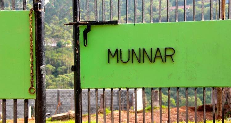 Sign with 'MUNNAR' written on it, with a natural backdrop.
