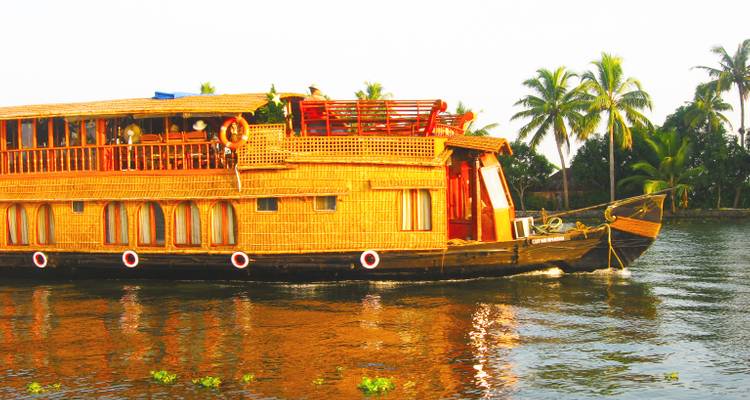 Circuito de 11 días a las Perlas del sur de la India con estancia en una casa flotante de lujo - todo incluido - Travel Con 6