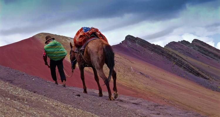 Trek de la montagne de l'arc- en- ciel et de la vallée rouge 2 jours/1 nuit - Action Peru Treks 1