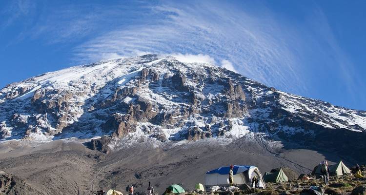 Camping au pied du mont Kilimandjaro.