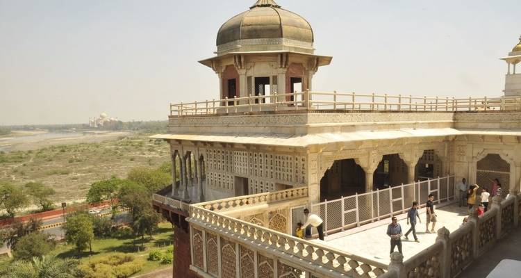 Excursion d'une journée à Agra en voiture : Circuit d'une journée au Taj Mahal et au Fort d'Agra à partir de Delhi - MTA Destination Management Company 10