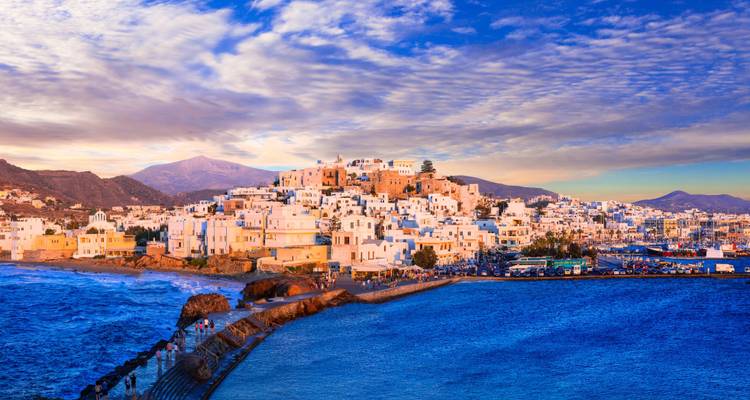 Rêve des îles grecques Paros, Naxos et Santorini- 7 jours (forfait autoguidé) - Travel Zone 10